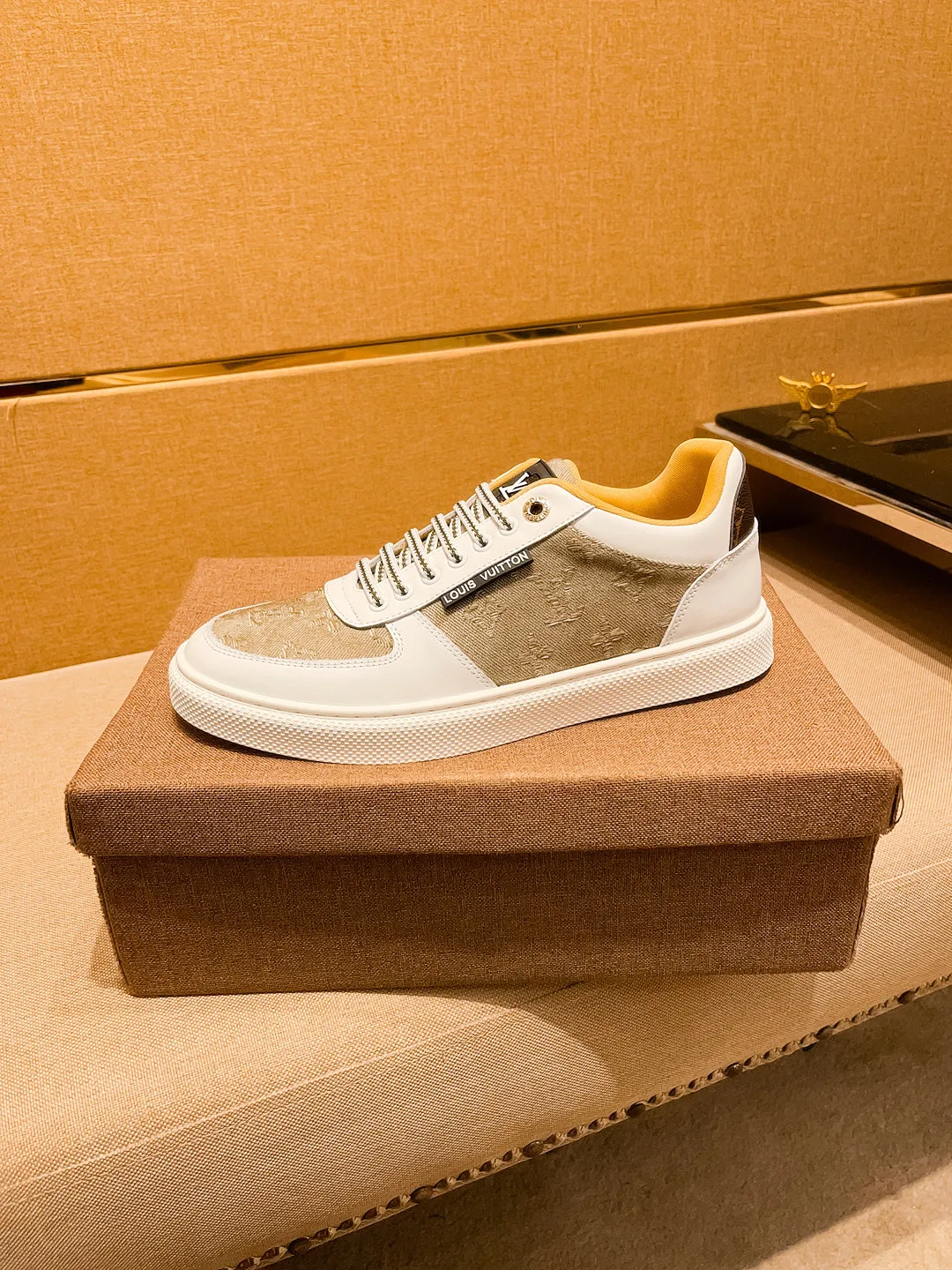 Men's shoes💰 400💰[LV]🔥Louis Vuitton, high-end men's shoes brand, official website 1:1 latest masterpiece: the upper is made of Italian imported first-layer cowhide with a comfortable and breathable lining➕original non-slip and wear-resistant outsole🔥, making walking more convenient and comfortable! An exclusive new model, a stunning work, a beautiful 1:1 replica [color] compared to the official quality! Create a fashionable personality to set off your uniqueness! A must-have for trendy men! Classic 🔥Size: 38-44 Color: 🔥 3⃣️colors available🔥.